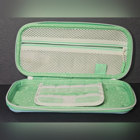 Animal Crossing Themed Carrying Case - Picture 3 of 7